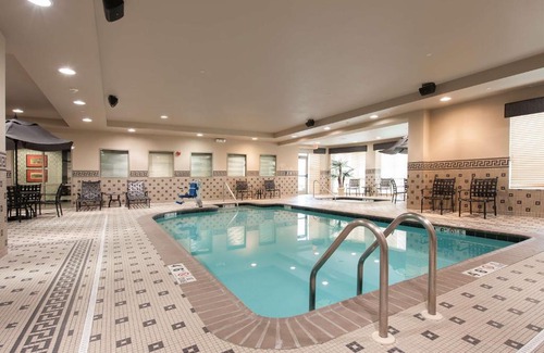 Edinburgh Hotel | Guest Favorite: Hilton Garden Inn Columbus Edinburgh Retreat