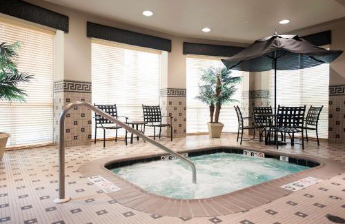 Edinburgh Hotel | Guest Favorite: Hilton Garden Inn Columbus Edinburgh Retreat