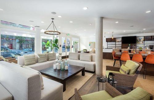 Downtown Hotel | Pet-Friendly Hilton Garden Inn Davis Downtown Awaits You