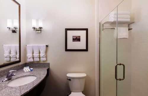 Denison Hotel | Discover Hilton Garden Inn Denison: Pool & Event Center