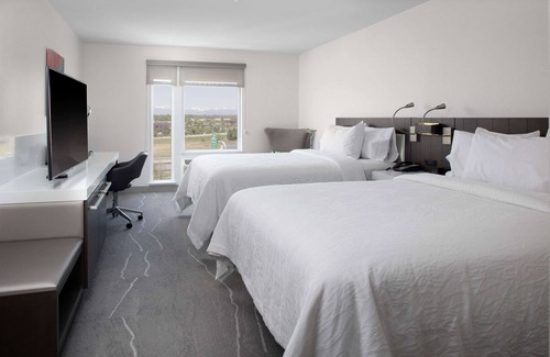 Thornton Hotel | Premier Hilton Garden Inn Denver/Thornton - Pet Friendly Stays