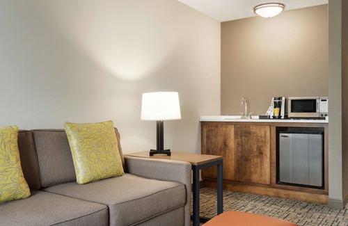 Dubuque Hotel | Discover Hilton Garden Inn Dubuque Downtown with Pool & Dining