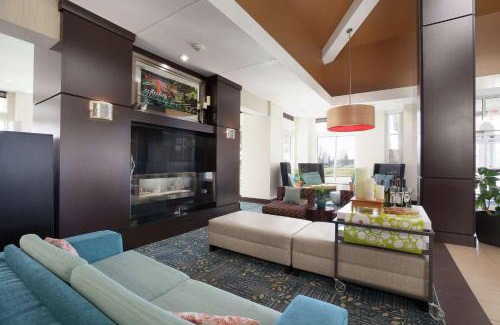 Fargo Hotel | Pet-Friendly Retreat at Hilton Garden Inn Fargo with Pool