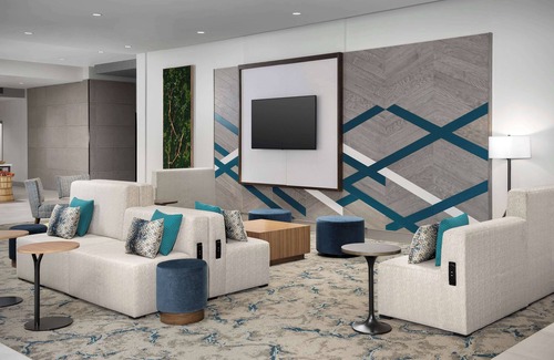 Florence Hotel | Inviting Hilton Garden Inn Florence with Pool & Dining Options