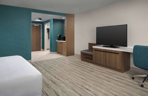 Florence Hotel | Inviting Hilton Garden Inn Florence with Pool & Dining Options
