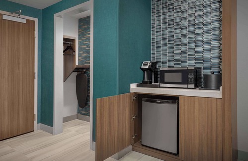 Florence Hotel | Inviting Hilton Garden Inn Florence with Pool & Dining Options