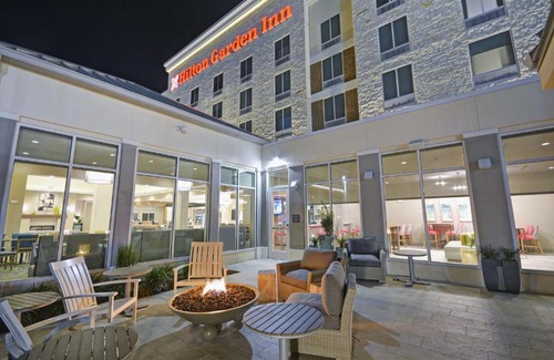 Southeast Houston Hotel | Highly Rated Hilton Garden Inn near Houston Hobby Airport