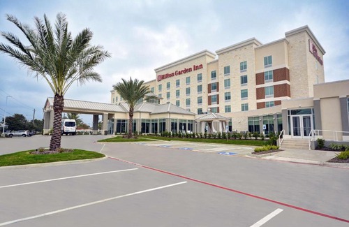 Southeast Houston Hotel | Highly Rated Hilton Garden Inn near Houston Hobby Airport