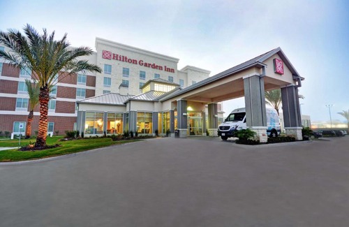 Southeast Houston Hotel | Highly Rated Hilton Garden Inn near Houston Hobby Airport