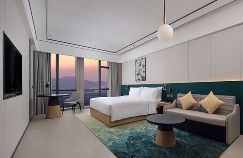 Xiaoniaotiantang Hotel | Welcoming Hilton Garden Inn Jiangmen Xinhui with Dining & Family Perks