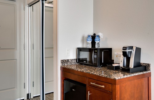 Milwaukee Hotel | Guest Rated 9.4: Hilton Garden Inn Milwaukee Airport Stay