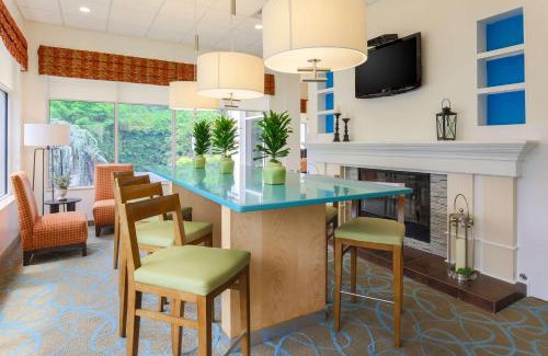 Nanuet Hotel | Inviting Hilton Garden Inn Nanuet with Pool & Hot Tub