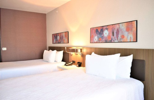 Summit Corners Hotel | Discover Comfort at Hilton Garden Inn Oconomowoc