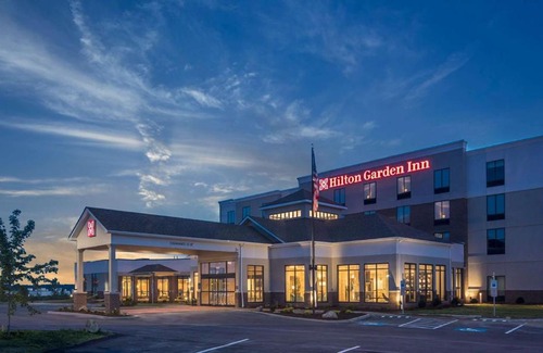 Moon Township Hotel | Pet-Friendly Hilton Garden Inn Pittsburgh Airport Awaits You