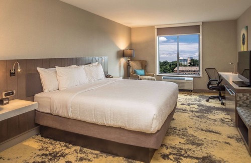 Moon Township Hotel | Discover Hilton Garden Inn Pittsburgh Airport with Pool & Spa