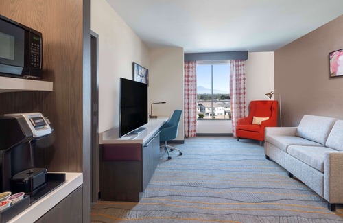 Westmont Hotel | Eco-Friendly Hilton Garden Inn Pomona with Pool & Breakfast
