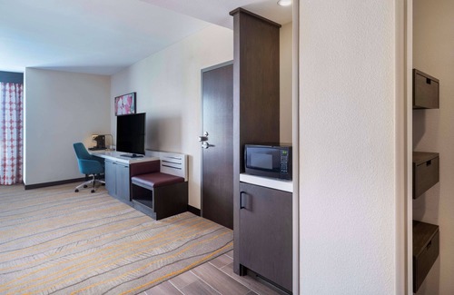 Westmont Hotel | Eco-Friendly Hilton Garden Inn Pomona with Pool & Breakfast