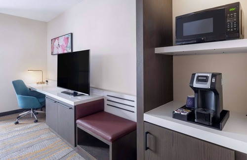 Westmont Hotel | Eco-Friendly Hilton Garden Inn Pomona with Pool & Breakfast