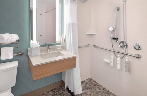 Queens Hotel | Comfortable Stay at Hilton Garden Inn Queens/JFK Airport