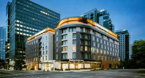 Northwest Bellevue Hotel | Hilton Garden Inn Seattle Bellevue: Pet-Friendly Comfort