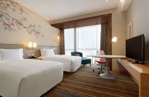 Shajing Hotel | Elegant 4-Star Hilton Garden Inn Shenzhen Bao'an Awaits