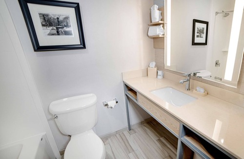 South Bend Hotel | Inviting Hilton Garden Inn South Bend with Family-Friendly Amenities
