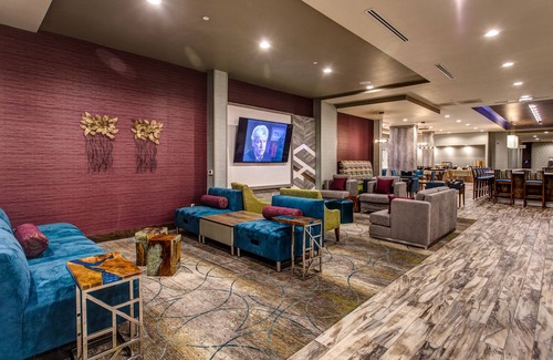 Southwest Topeka Hotel | Comfortable Stay at Hilton Garden Inn Topeka with Pool & Dining