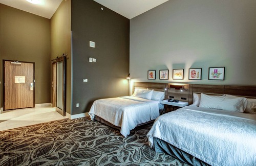 Southwest Topeka Hotel | Comfortable Stay at Hilton Garden Inn Topeka with Pool & Dining