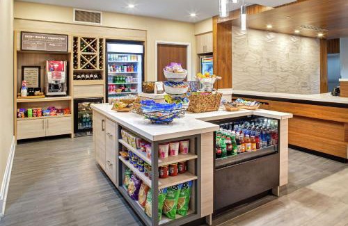 Clearview Hotel | Pet-Friendly Hilton Garden Inn Toronto-Oakville with Pool