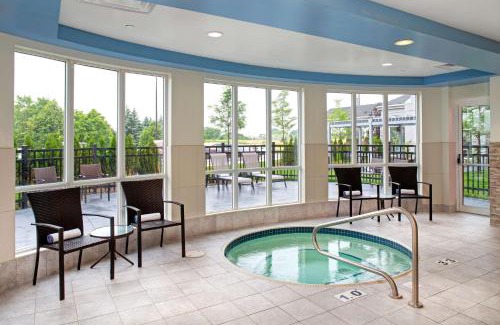 Clearview Hotel | Pet-Friendly Hilton Garden Inn Toronto-Oakville with Pool