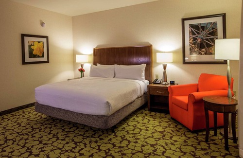 Uniontown Hotel | Highly Rated Hilton Garden Inn Uniontown with Pool & Spa