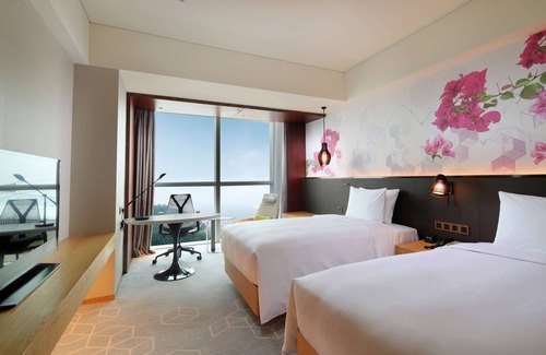 Hengqin Hotel | Relax at Hilton Garden Inn Zhuhai Hengqin with Pool Access