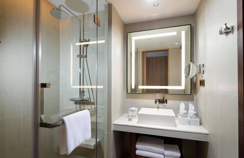 Hengqin Hotel | Relax at Hilton Garden Inn Zhuhai Hengqin with Pool Access