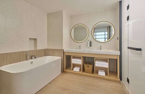 Xiangzhou District Hotel | Discover Comfort at Hilton Garden Inn Zhuhai Jinan University