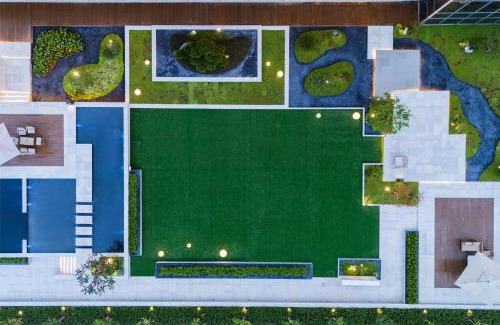 Zhuji Hotel | Enjoy a Delightful Stay at Atour Hotel, Zhuji Xishi Hometown