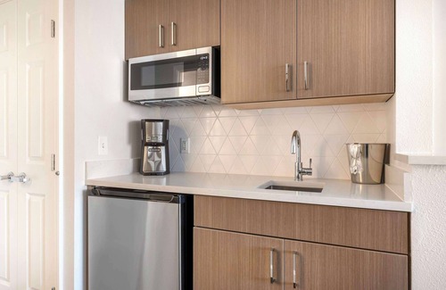 Las Vegas Resort | Explore Hilton Grand Vacations Club at Paradise Las Vegas