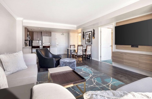 Las Vegas Resort | Explore Hilton Grand Vacations Club at Paradise Las Vegas