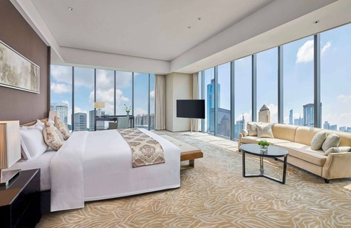 Guangzhou Central Business District Hotel | Elegant Hilton Guangzhou Tianhe with Spa & Pool Amenities