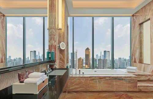 Guangzhou Central Business District Hotel | Elegant Hilton Guangzhou Tianhe with Spa & Pool Amenities