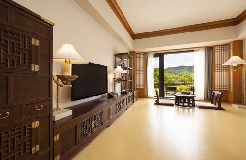 Gyeongju Resort | Elegant Hilton Gyeongju: 4-Star Stay with Spa & Pool