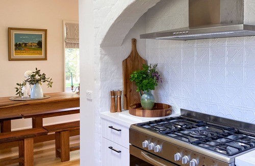 Mandurama House | Idyllic Hilton Homestead in Mandurama's Country Garden