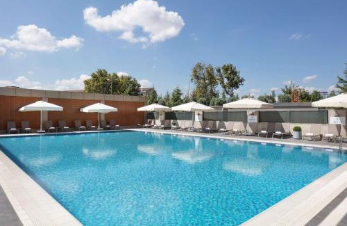 Bakırkoy Hotel | Pet-Friendly Hilton Istanbul Bakirkoy with Oceanfront Spa