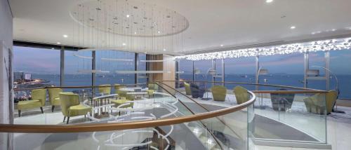 Bakırkoy Hotel | Pet-Friendly Hilton Istanbul Bakirkoy with Oceanfront Spa