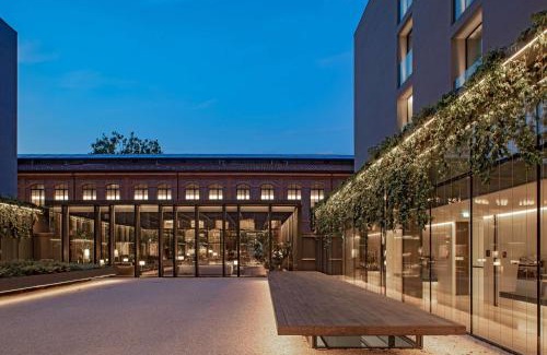 Como Hotel | Discover Hilton Lake Como: Pet-Friendly Haven with Spa