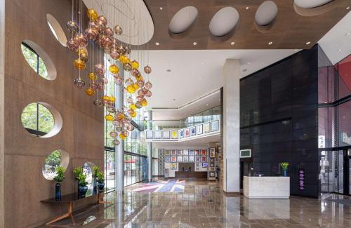 Wembley Park Hotel | Pet-Friendly Hilton London Wembley with Spa & Pool Access