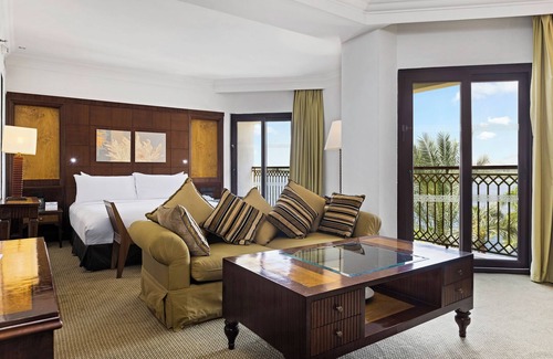 Luxor Resort | Experience Hilton Luxor Resort & Spa: Eco-Friendly Oasis