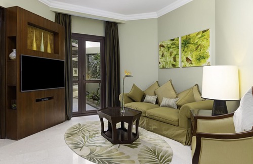 Luxor Resort | Experience Hilton Luxor Resort & Spa: Eco-Friendly Oasis