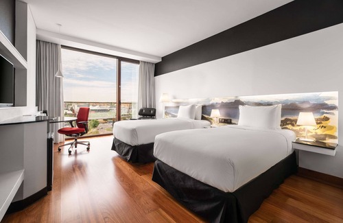 Barajas Hotel | Inviting Stay at Hilton Madrid Airport with Pool & Spa