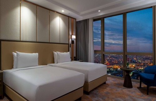 Ikitelli Hotel | Relax at Hilton Mall of Istanbul with Pool and Spa Access