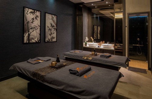 Ikitelli Hotel | Relax at Hilton Mall of Istanbul with Pool and Spa Access